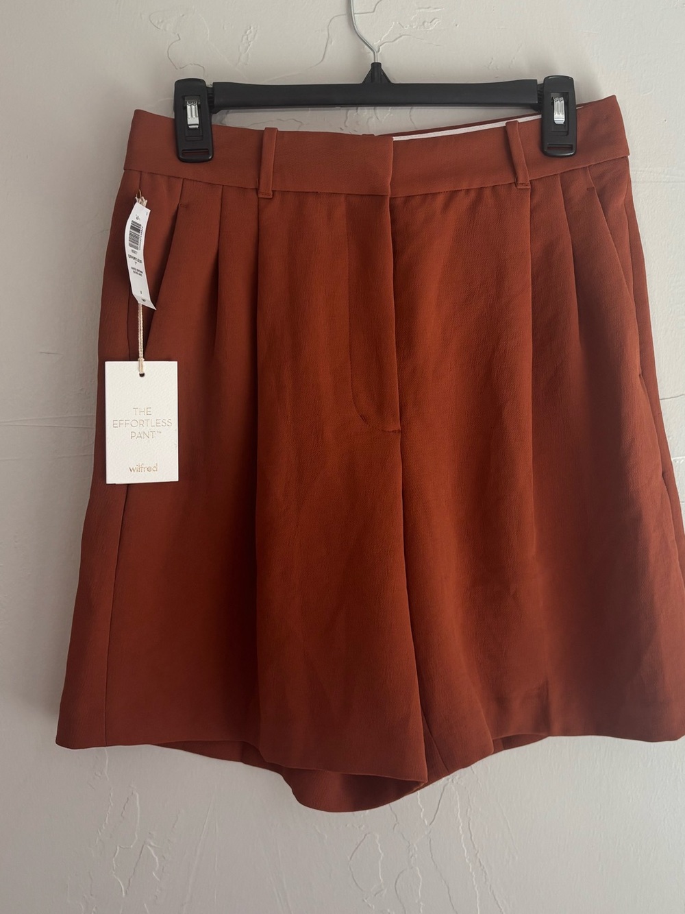 Aritzia Wilfred The Effortless Shorts Size 8 Anis Brown NWT 7” Pleated